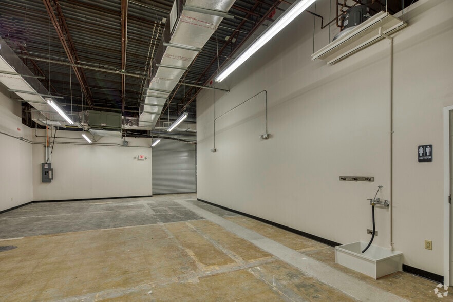 More Photos Of 9412-9424 International Ct N, Saint Petersburg Unknown For Lease