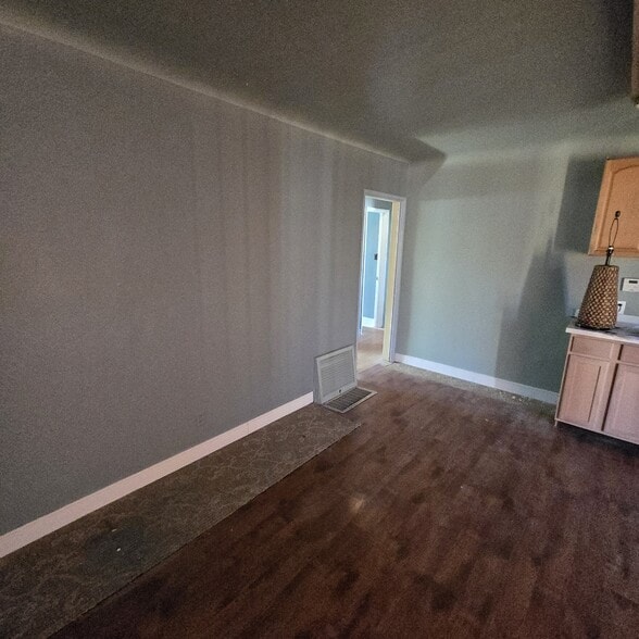 More Photos Of 15709 Bellflower Blvd, Bellflower General Retail For Sale