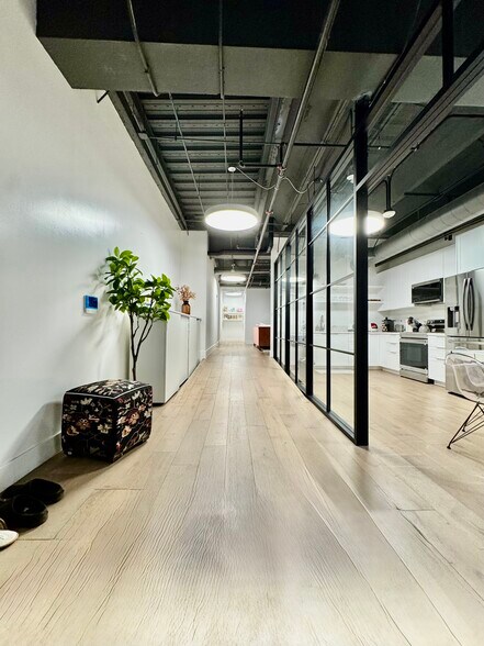 More Photos Of 731 S Broadway, Los Angeles Loft Creative Space For Lease