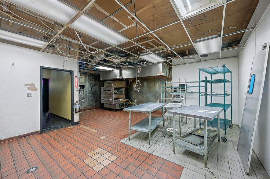 More Photos Of 126 W Sixth St, Cincinnati Apartments For Lease