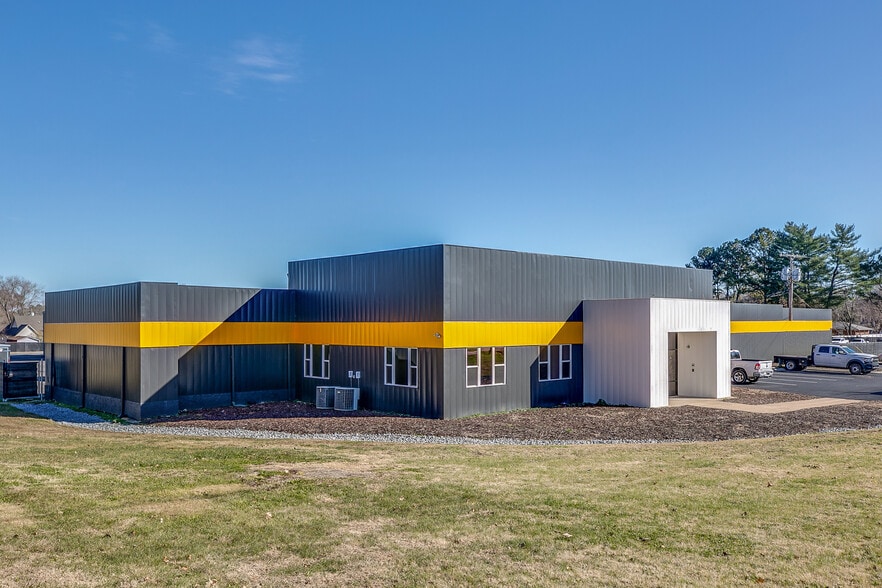 More Photos Of 500 1st Ave, Mount Pleasant Manufacturing For Lease