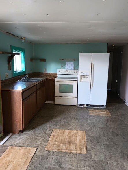 More Photos Of 16535 N US Highway 301, Citra Convenience Store For Sale