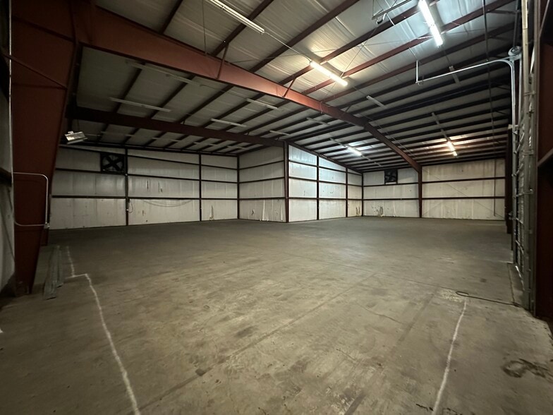 More Photos Of 13178 State Highway 110 S, Tyler Warehouse For Lease