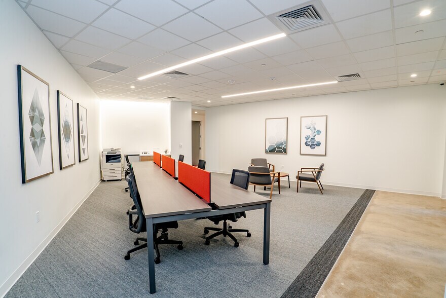 More Photos Of 600 W 6th St, Fort Worth Coworking Space