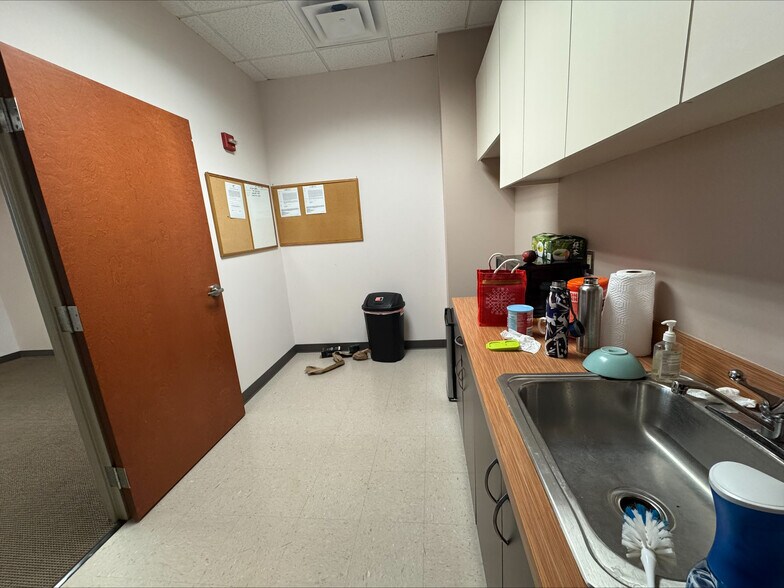 More Photos Of 44095 Pipeline Plz, Ashburn Medical For Lease