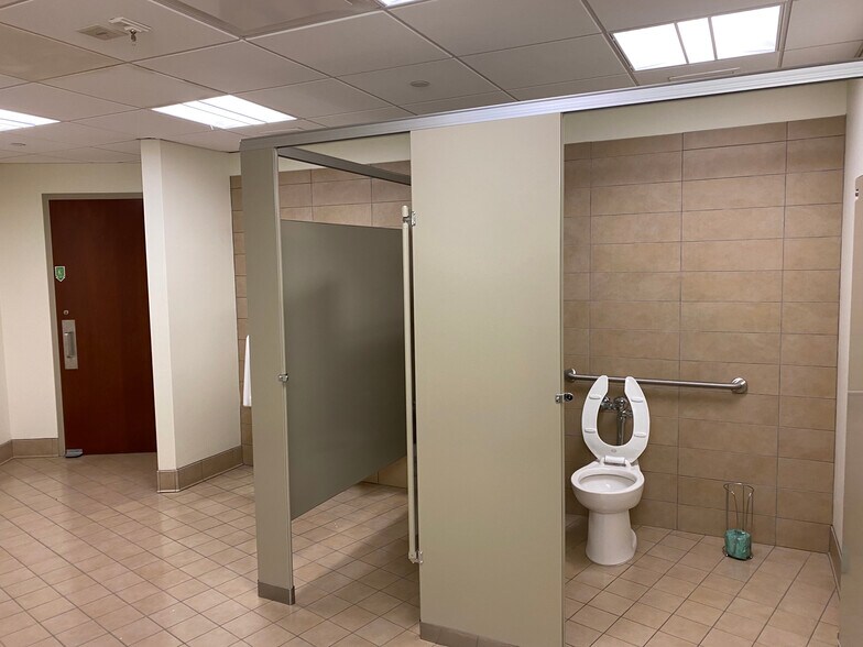 More Photos Of 200 Tracy Way, Charleston Medical For Sale