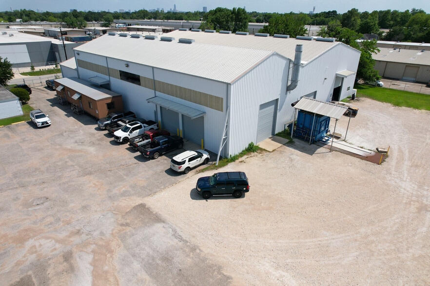 More Photos Of 11505 Todd St, Houston Manufacturing For Lease
