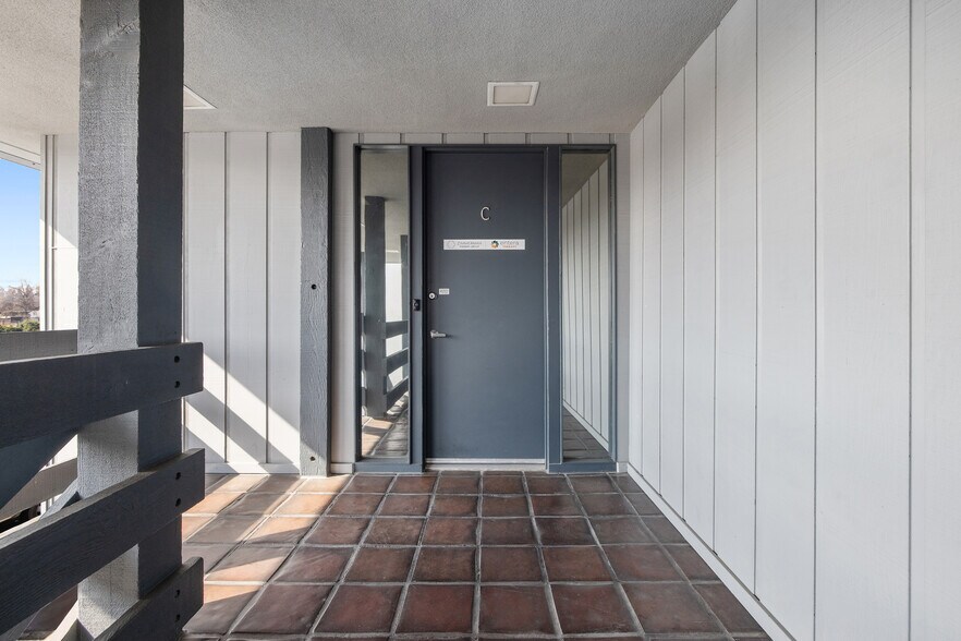 More Photos Of 1620 W Mineral King Ave, Visalia Office For Sale