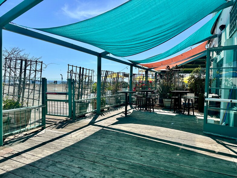 More Photos Of 256 Santa Monica Pier, Santa Monica General Retail For Lease