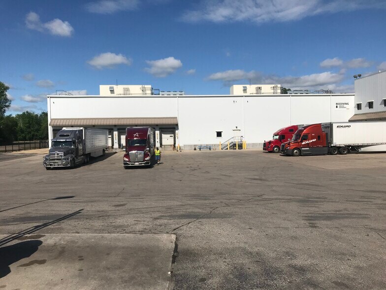 More Photos Of 2655 E Richmond St, Shawano Warehouse For Lease