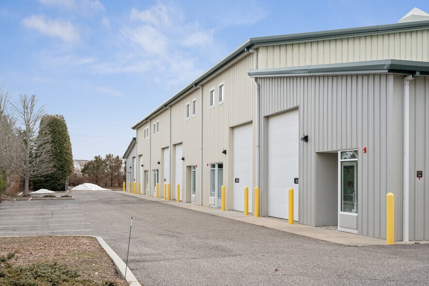 Primary Photo Of 1 Leecon Ct, Southampton Warehouse For Lease