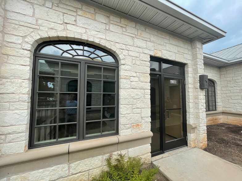 More Photos Of 6911 N FM 620, Austin Storefront Retail Office For Lease