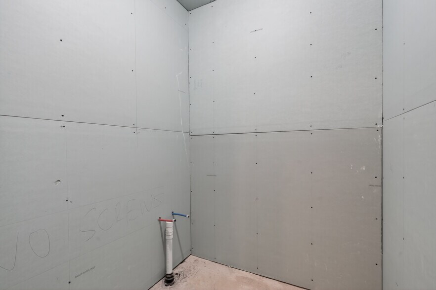 More Photos Of 316 Wall St, Kingston Storefront Retail Residential For Lease