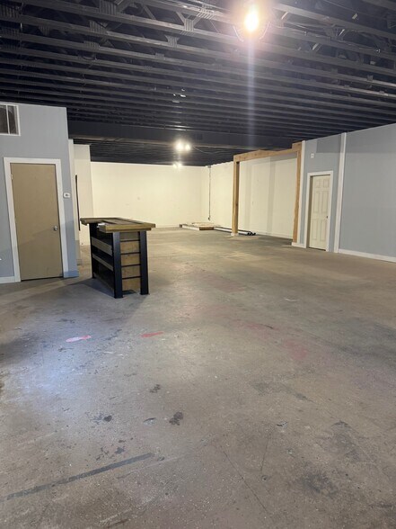 More Photos Of 810 E Main St, Westfield Flex For Sale