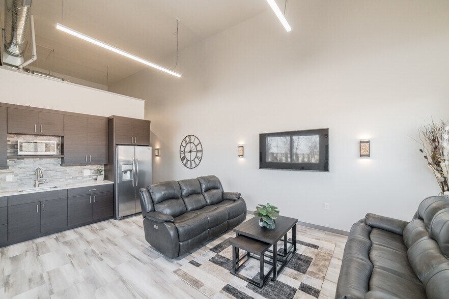 More Photos Of 1641 Balian Rd, Waterford Self Storage For Sale