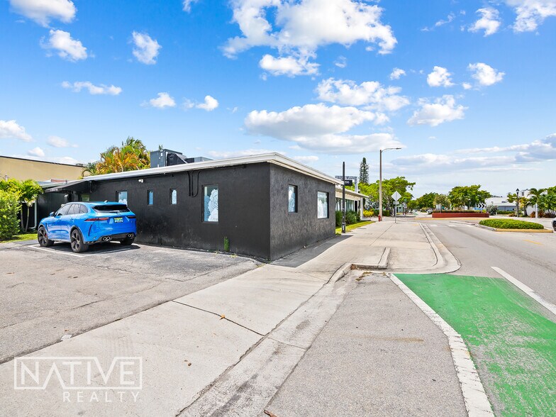 More Photos Of 700 NE 13th St, Fort Lauderdale Freestanding For Sale