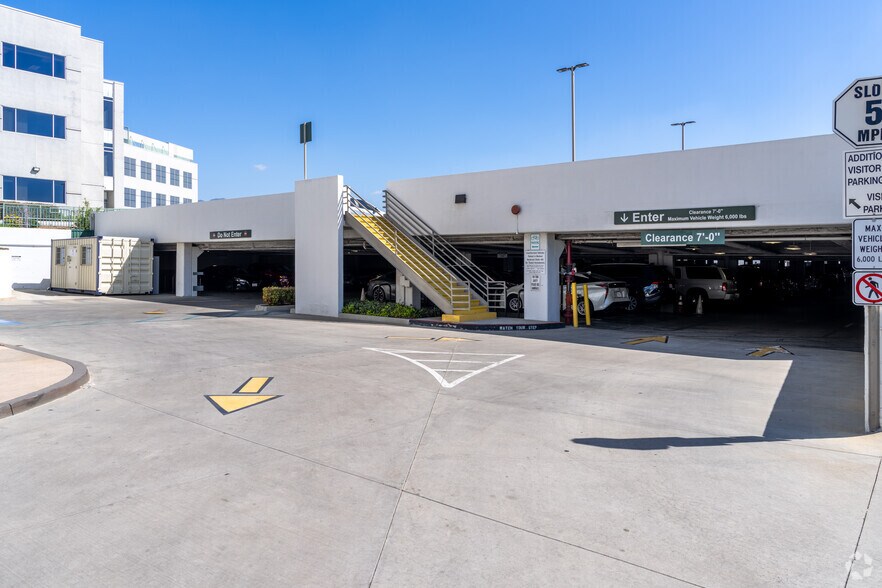 More Photos Of 11550 Indian Hills Rd, Mission Hills Medical For Lease