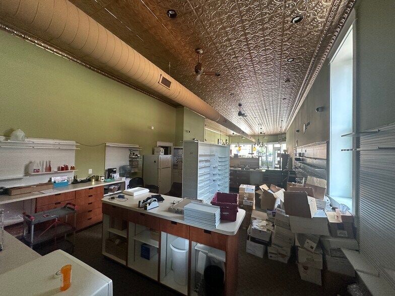 More Photos Of 731 12th St, Belle Plaine General Retail For Sale