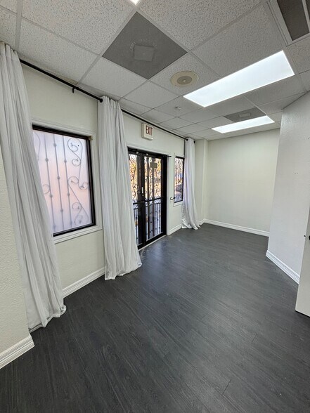 More Photos Of 5208 Harrisburg Blvd, Houston Storefront For Sale