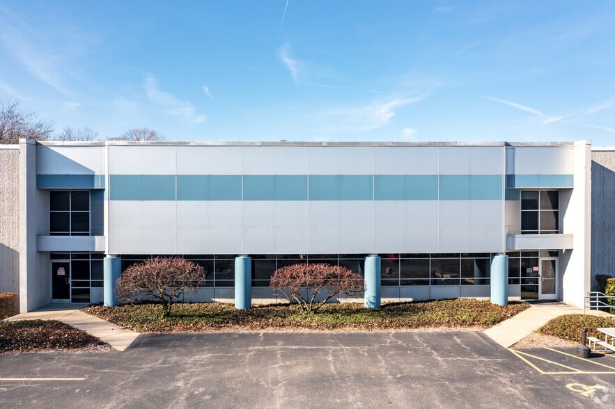More Photos Of 1000 Stevenson Ct, Roselle Service For Lease