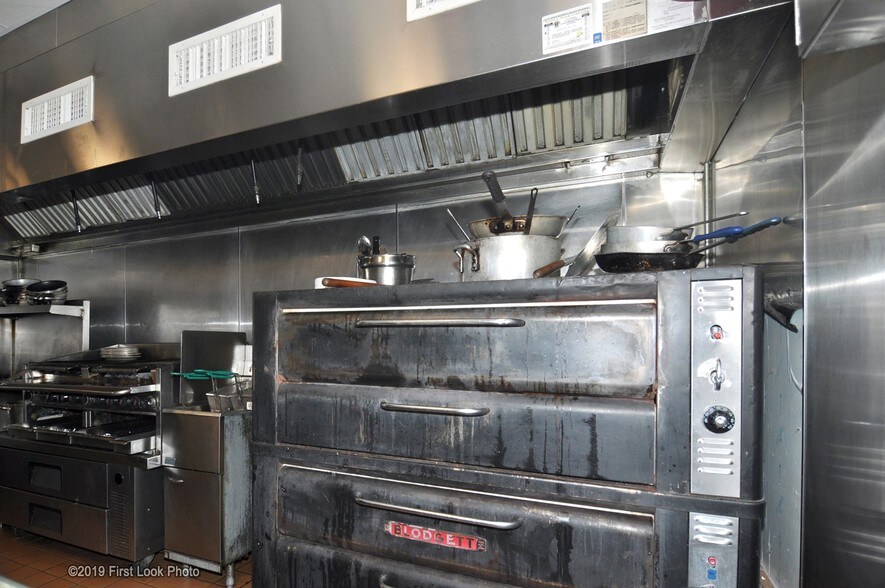 More Photos Of 146 Acorn St, Providence Freestanding For Sale