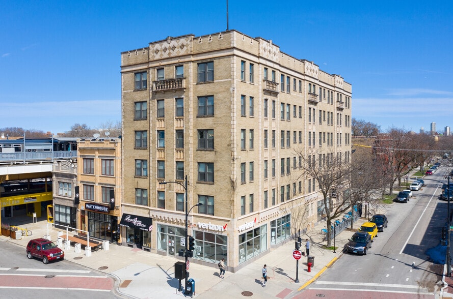 Primary Photo Of 1650 W Roscoe St, Chicago Apartments For Lease