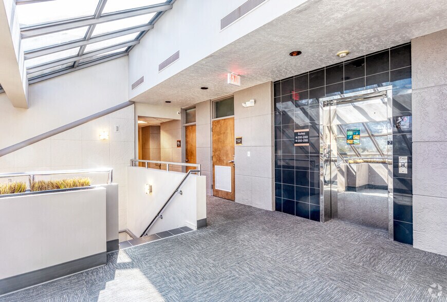 More Photos Of 2240 Belleair Rd, Clearwater Loft Creative Space For Lease