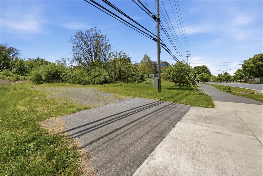 More Photos Of 1625 Amherst st, Winchester Land For Sale