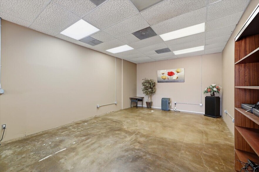 More Photos Of 148 W Green St, Hazlehurst Office For Sale