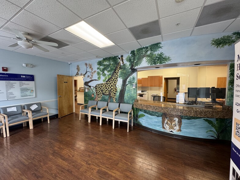 More Photos Of 5900 S John Young Pky, Orlando Medical For Lease