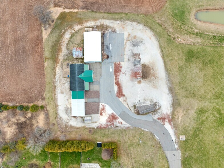 More Photos Of 5814 Calumet Ave, Manitowoc General Retail For Sale