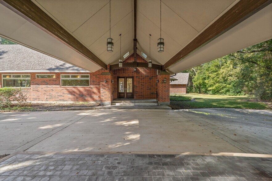 More Photos Of 16621 Hereford Dr, Tomball Flex For Sale