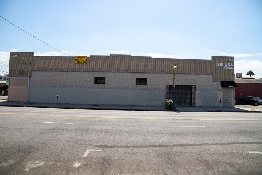 More Photos Of 2300 S Hill St, Los Angeles Warehouse For Sale