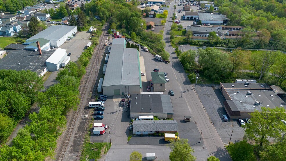 More Photos Of 807 Enterprise St, Dickson City Warehouse For Lease