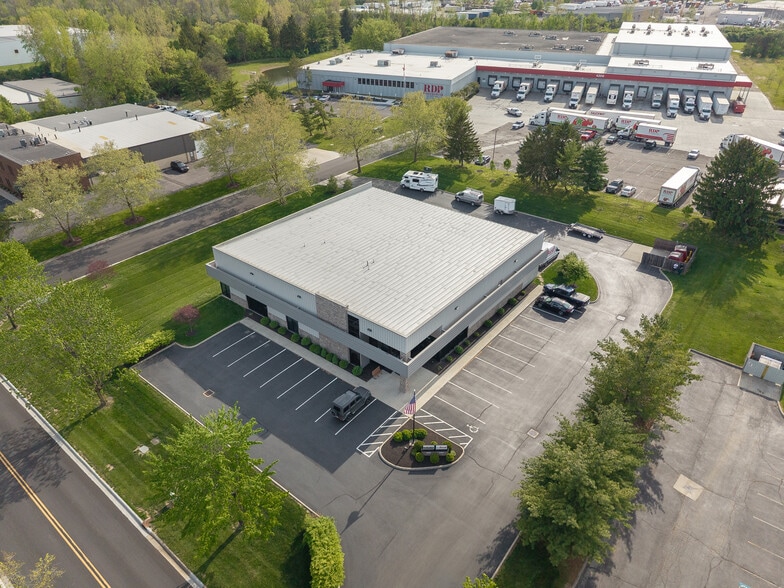 More Photos Of 3737-3757 Parkway Ln, Hilliard Showroom For Lease