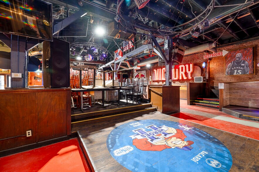 More Photos Of 117 N Mosley St, Wichita Bar For Sale