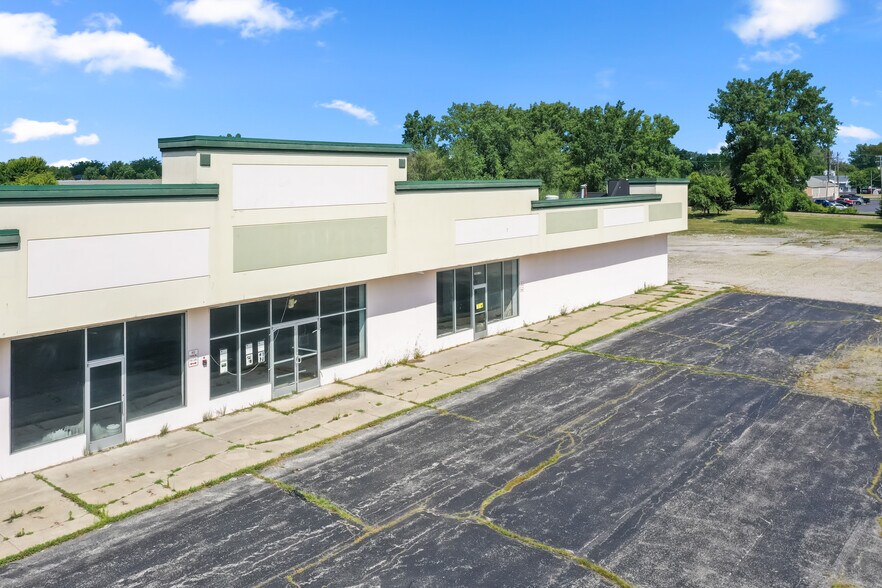 More Photos Of 2865-2885 Bay Rd, Saginaw Freestanding For Sale