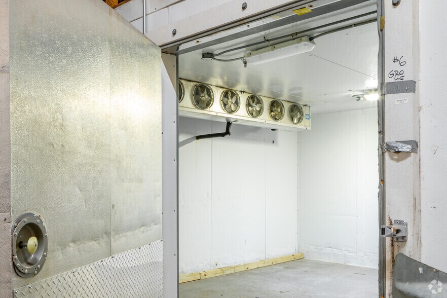 More Photos Of 4813-4945 Clio Rd, Flint Unknown For Lease