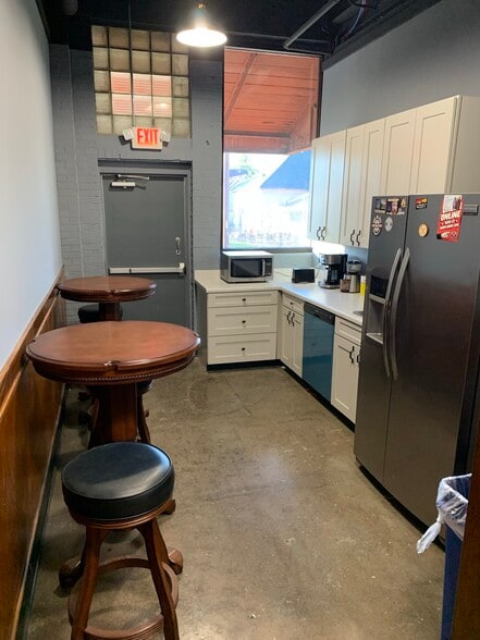 More Photos Of 202 Miley Ave, Indianapolis Manufacturing For Sale