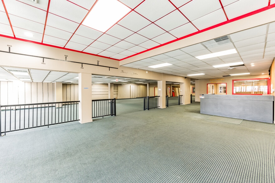 More Photos Of 65 E Fayette St, Uniontown Showroom For Sale