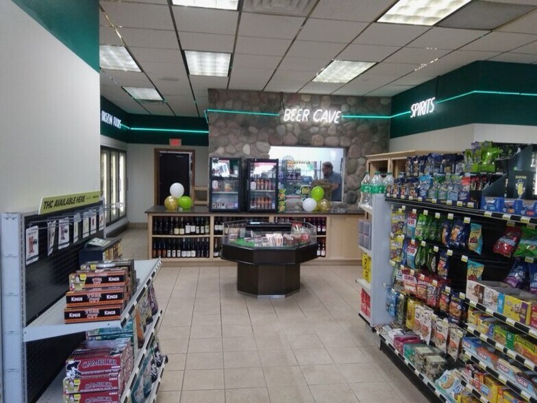 More Photos Of 101 W Hill St, Thorp Service Station For Sale