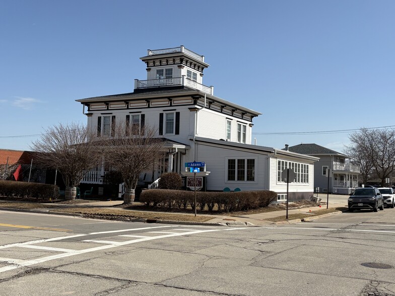 Primary Photo Of 345 S Adams St, Green Bay Freestanding For Sale