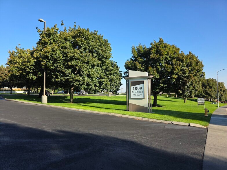 More Photos Of 1009 N Center Pky, Kennewick Office For Lease