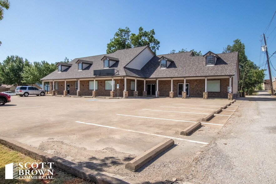 Primary Photo Of 104 Houston St, Roanoke Office For Lease