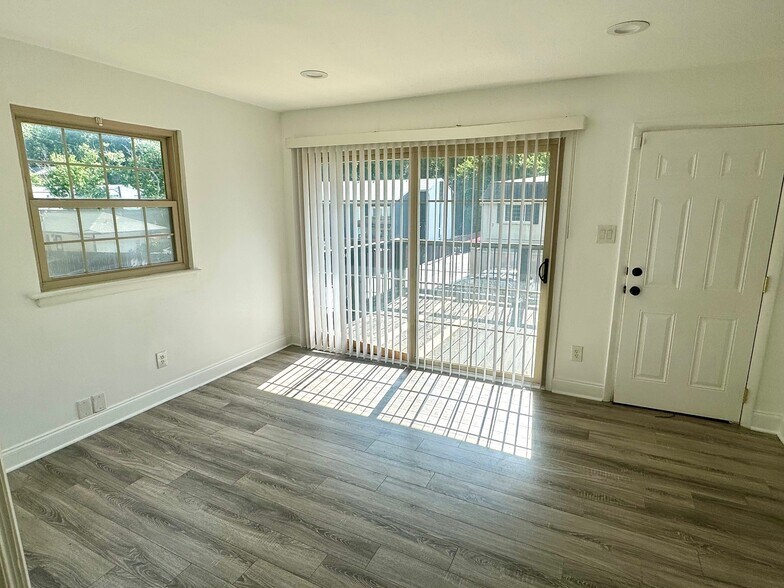 More Photos Of 4651 Roswell Rd NE, Atlanta Office Residential For Lease