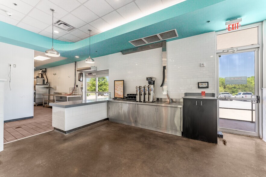 More Photos Of 4280 W Martin Luther King Blvd, Fayetteville Restaurant For Sale