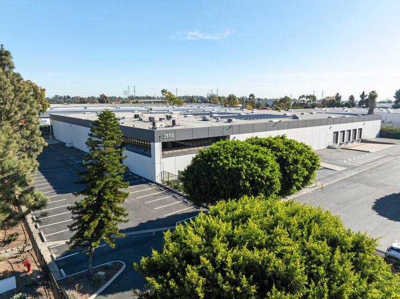 More Photos Of 2850 E El Presidio St, Long Beach Industrial For Sale