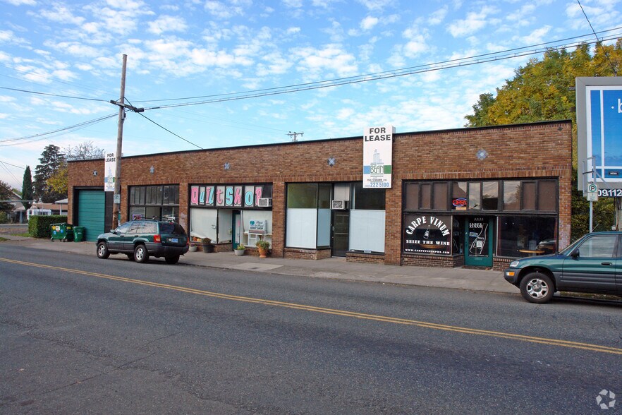 More Photos Of 4815-4831 SE Division St, Portland Storefront For Lease