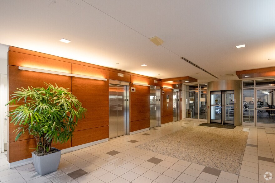 More Photos Of 5901 West Side Ave, North Bergen Office For Lease