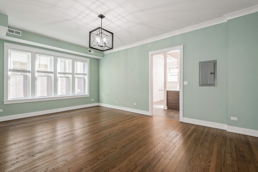 More Photos Of 1535 W Estes Ave, Chicago Multifamily For Sale